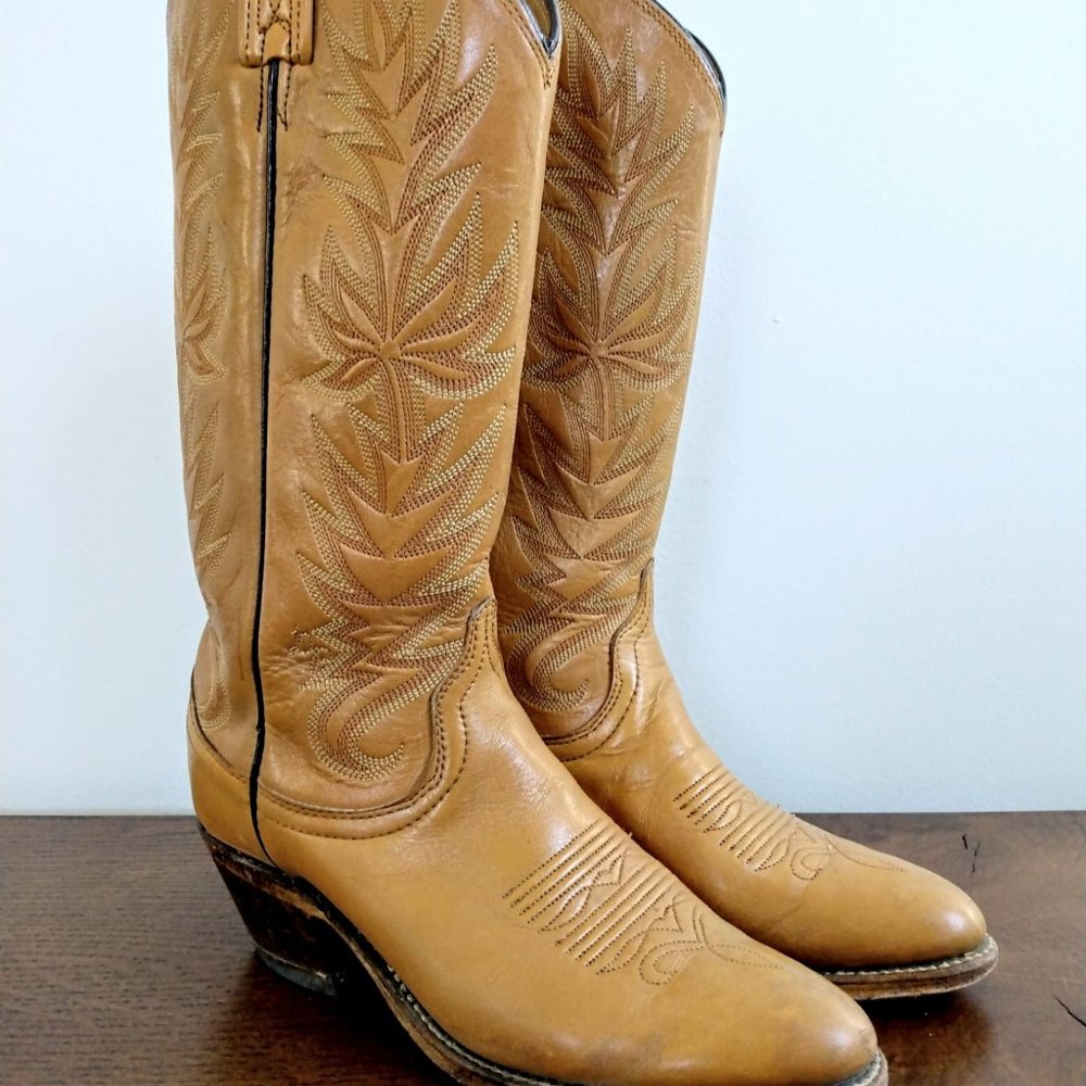 Women’s Dan Post Cowboy Boots – size 6